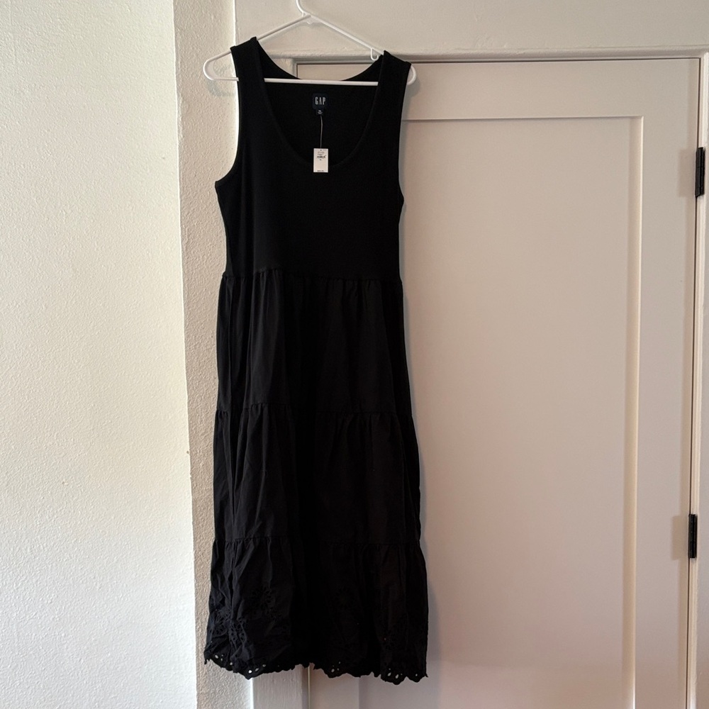 GAP Black Sleeveless Tiered Maxi Dress